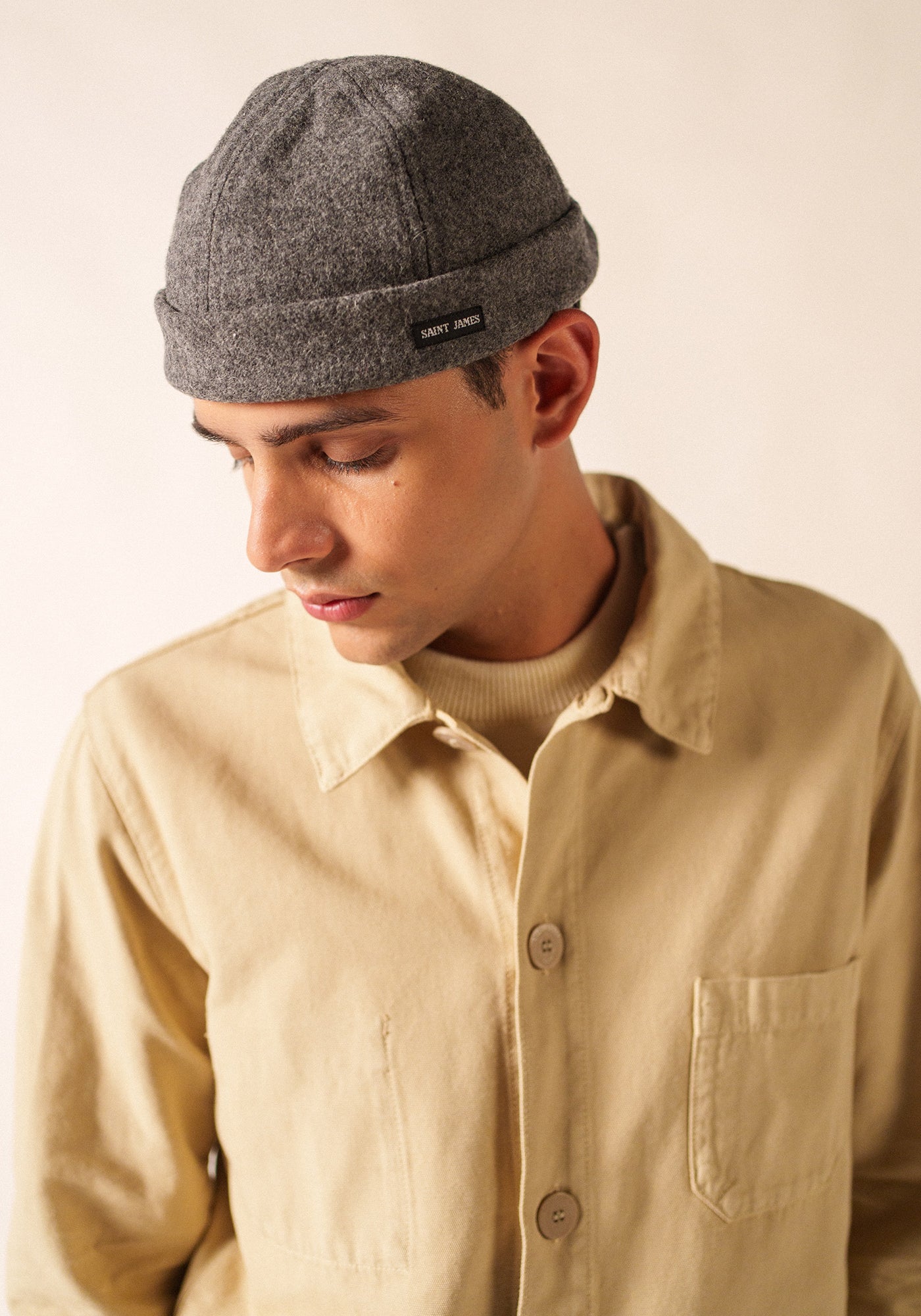 Bonnet court miki - en drap de laine (GRIS)