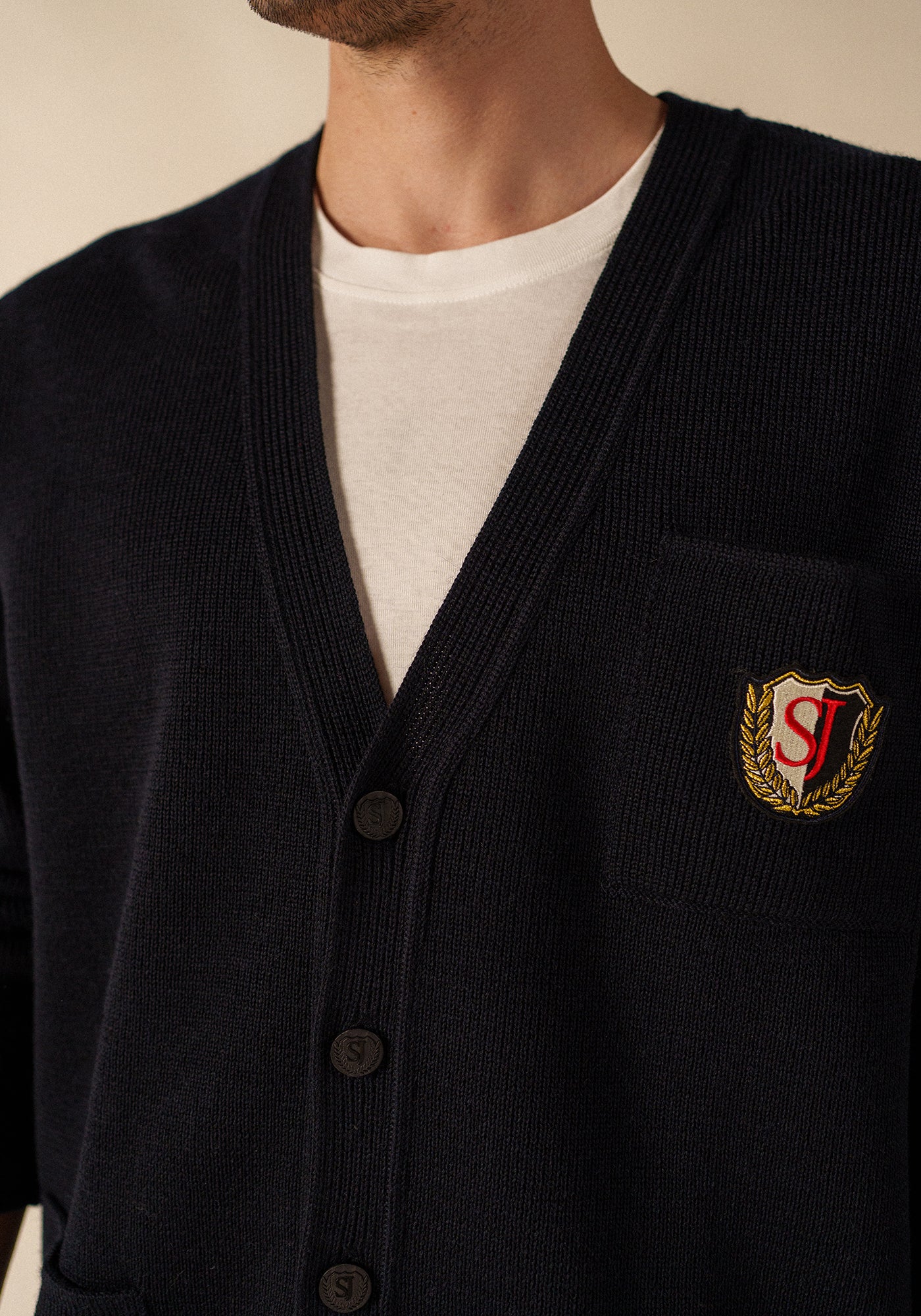 Cardigan en laine Yachting Réédit - à blason brodé poitrine (NAVY)