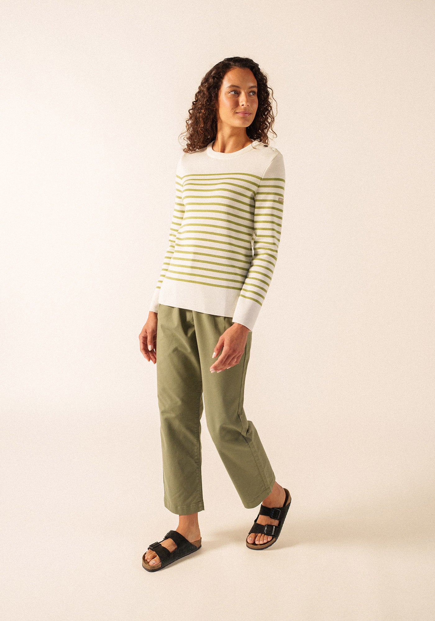 Pull crop rayé avec inscription « AMOUR » brodé | Paris Fashion Shops Pull crop rayé avec inscription « AMOUR » brodé | Paris Fashion Shops